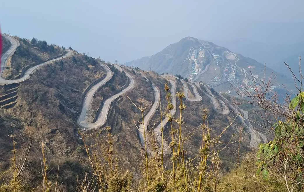 Winding road to Zuluk